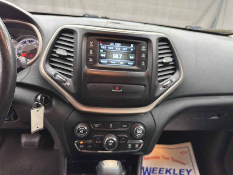Used 2015 Jeep Cherokee LatitudeImage 11