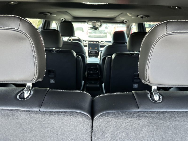 New 2025 Jeep Grand Cherokee L Limited 4x4Image 14
