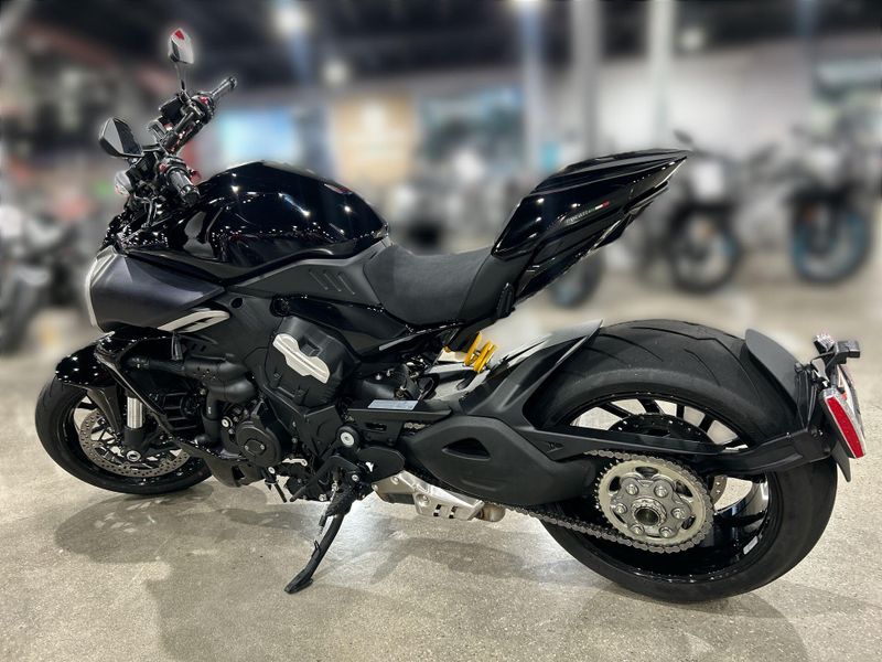 2024 Ducati DIAVEL V4 - DEMO Image 19