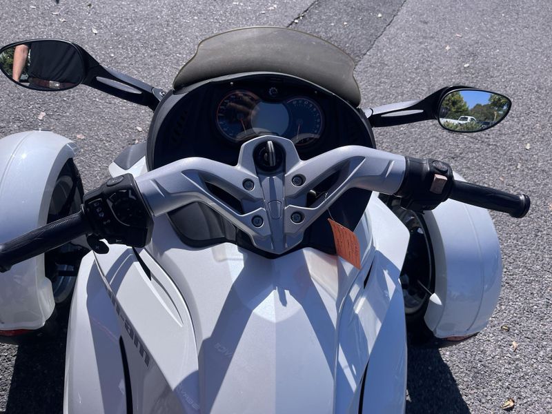 Used 2014 Can-Am RD SPYDER RS 991 SE5 WP 14 CALI Image 16