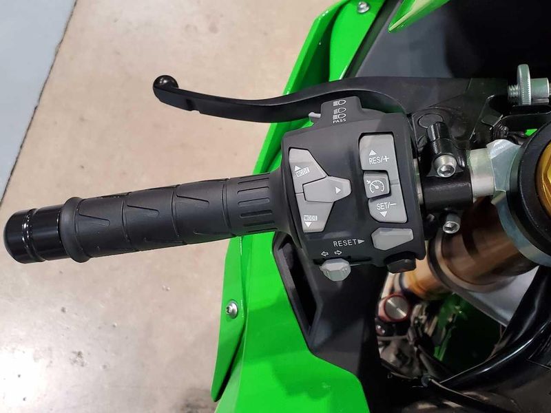 Used 2024 Kawasaki NINJA ZX 10R ABS KRT EDITION Image 11