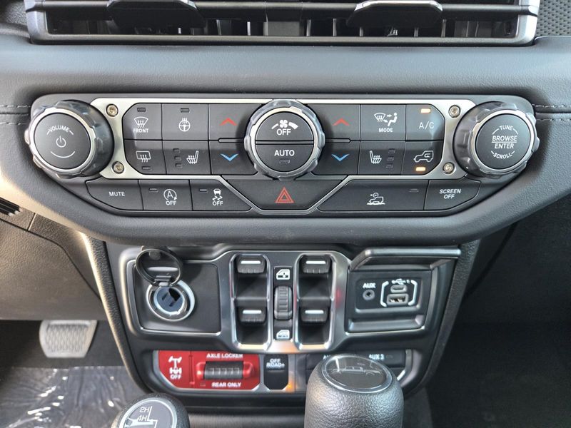New 2026 Jeep Gladiator Mojave 4x4