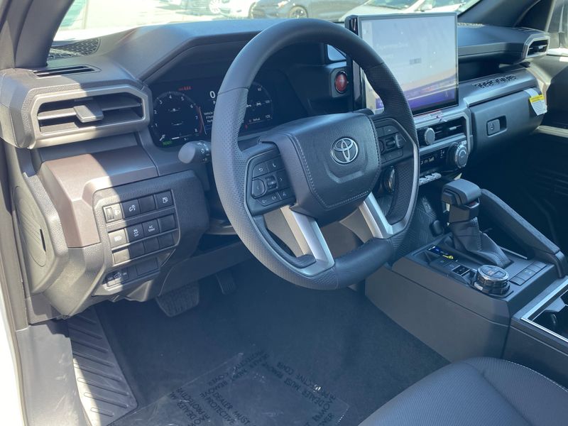 2025 Toyota Tacoma TRD Off Road HybridImage 12
