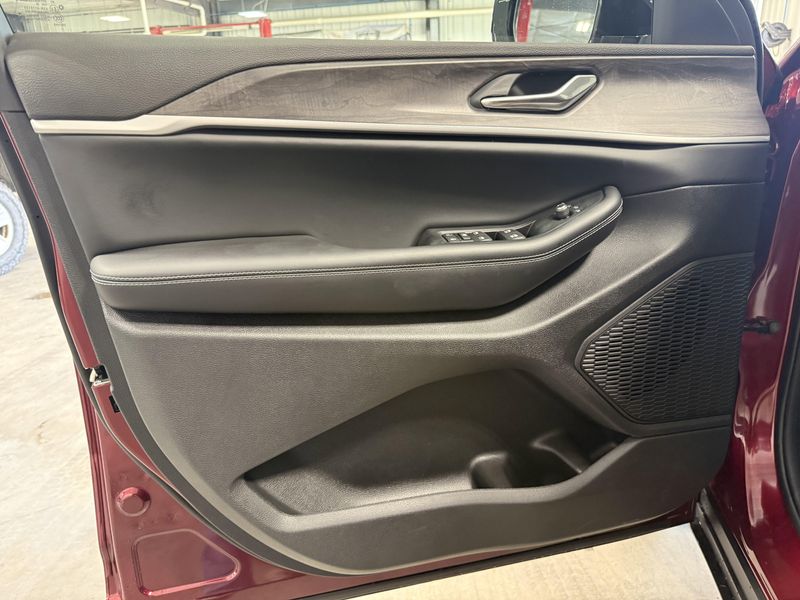 New 2026 Jeep Grand Cherokee L Laredo Altitude 4x4Image 22