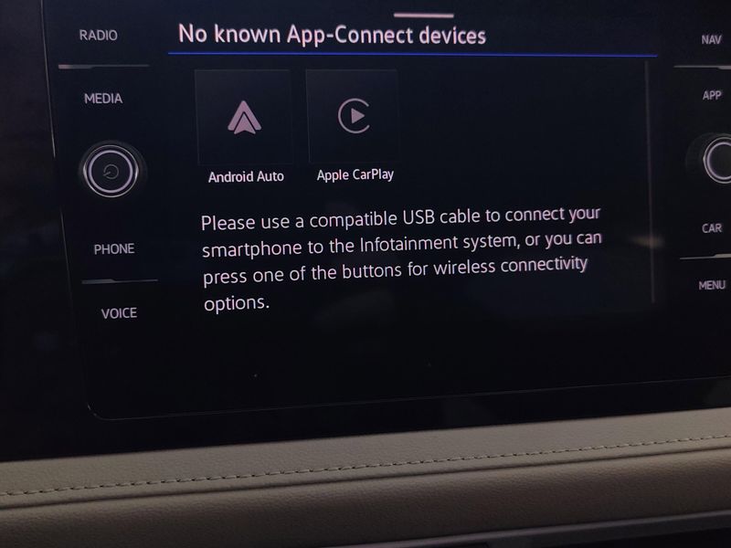 Used 2025 Volkswagen Taos SEL AWD w/Sunroof/NavImage 22