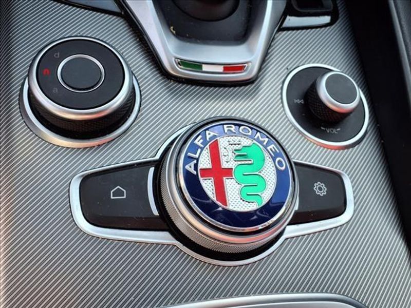 2022 Alfa Romeo Giulia VeloceImage 24