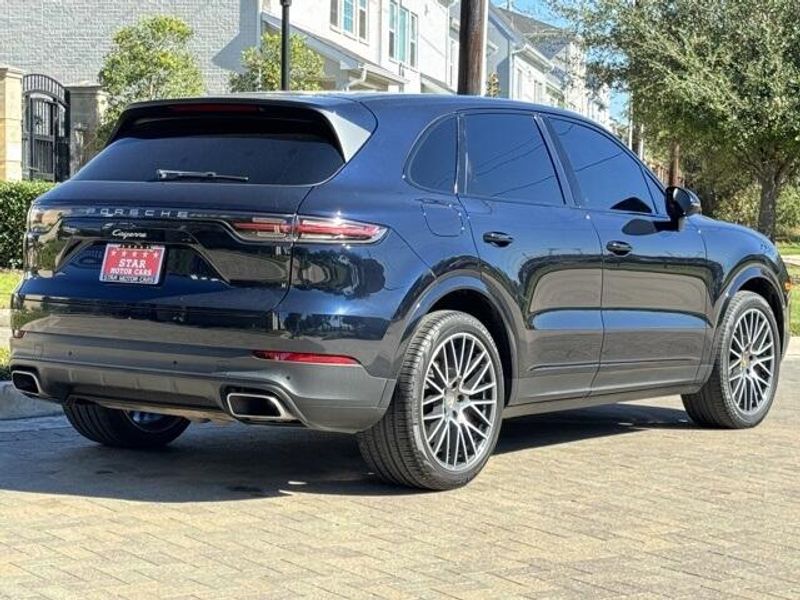 2019 Porsche Cayenne BaseImage 16