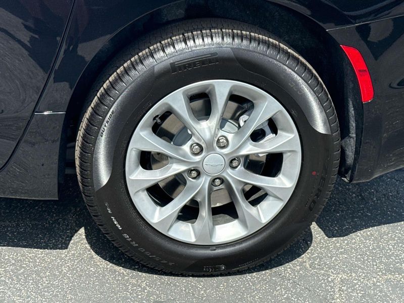 New 2027 Chrysler Pacifica Select Awd
