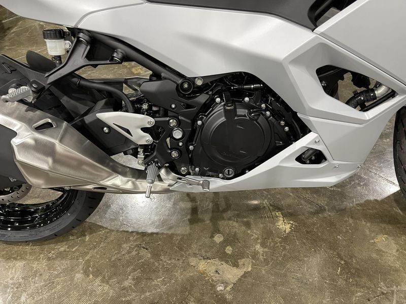 2025 Kawasaki NINJA 500 ABS Image 11