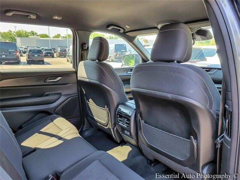 2024 Jeep Grand Cherokee Laredo photo 24