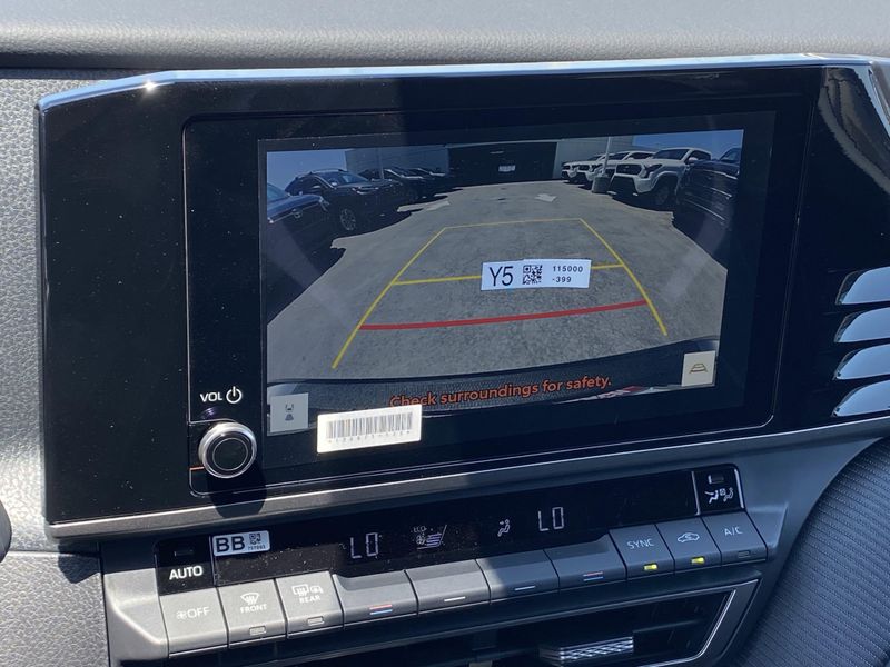 New 2025 Toyota Camry SEImage 16