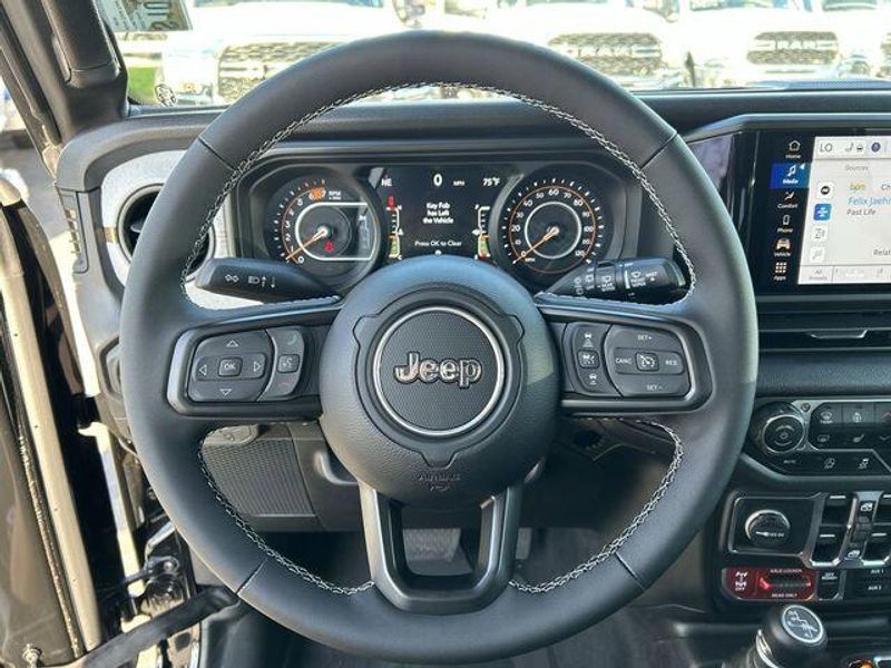 New 2025 Jeep Wrangler 4-door WillysImage 20