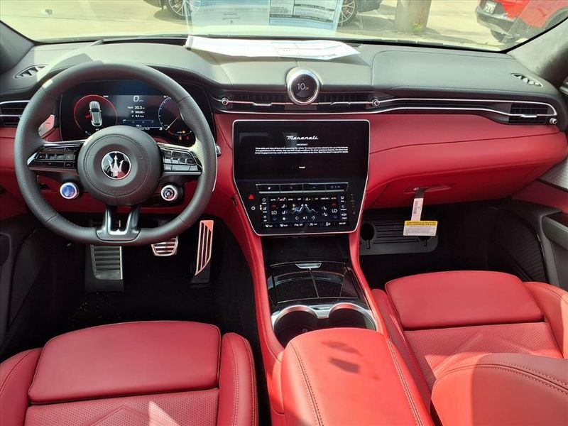 New 2026 Maserati Grecale ModenaImage 12