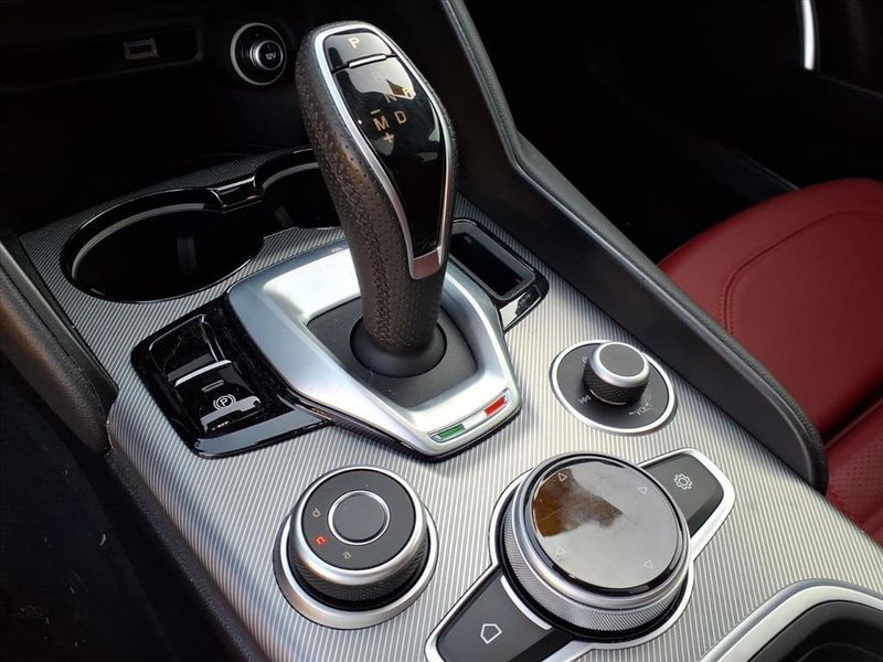 Used 2022 Alfa Romeo Giulia VeloceImage 25