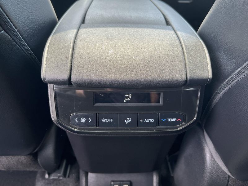 Used 2020 Toyota Highlander Hybrid XLEImage 26