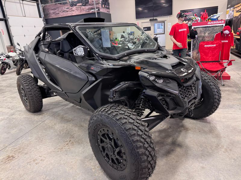 2025 Can-Am MAVERICK R X RS WITH SMARTSHOX 999T DCT TRIPLE BLACK Image 6