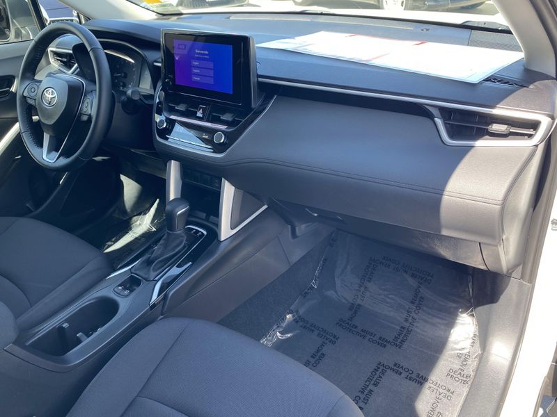 2024 Toyota Corolla Cross LEImage 11