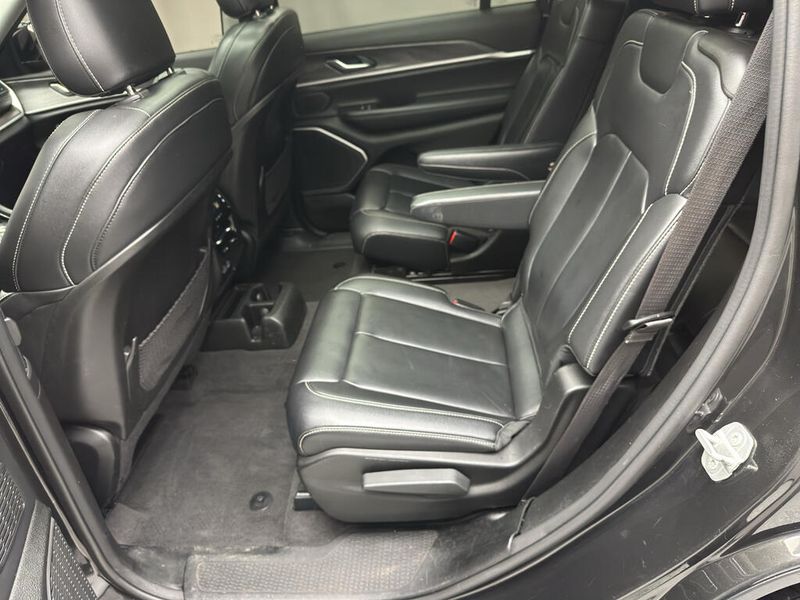 Used 2022 Jeep Grand Cherokee L LimitedImage 9