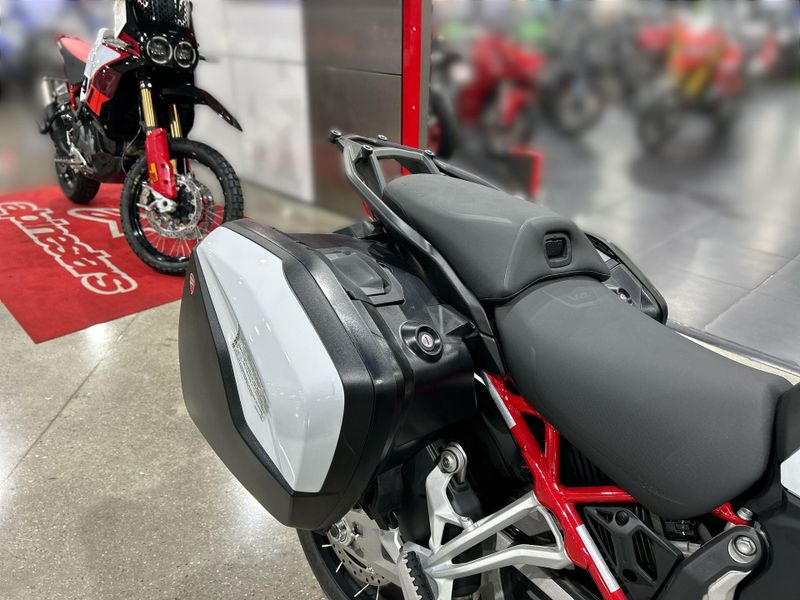 New 2024 Ducati MULTISTRADA V4 S TRAVEL & RADAR SPOKED WHEELS - DEMO Image 18