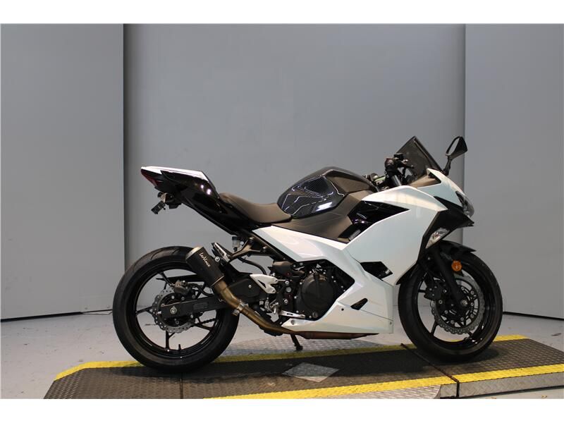 Used 2022 Kawasaki EX400ABS Image 3