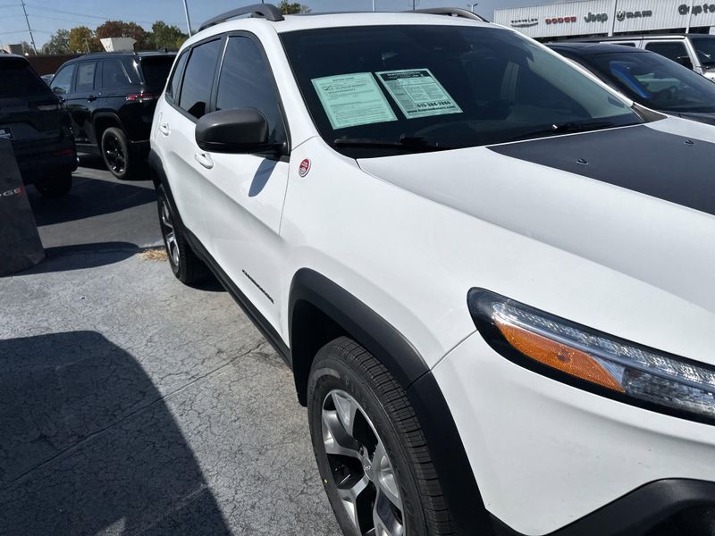 2018 Jeep Cherokee Trailhawk photo 2