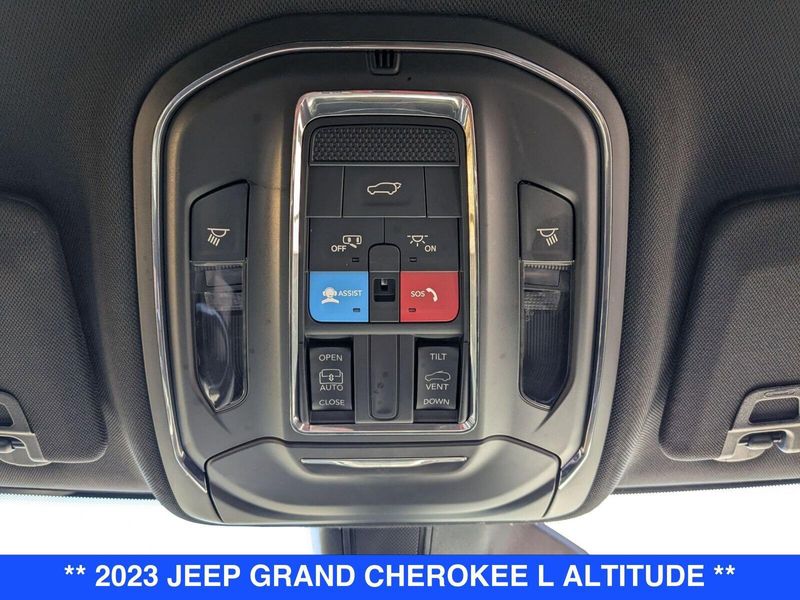 2023 Jeep Grand Cherokee Altitude photo 21