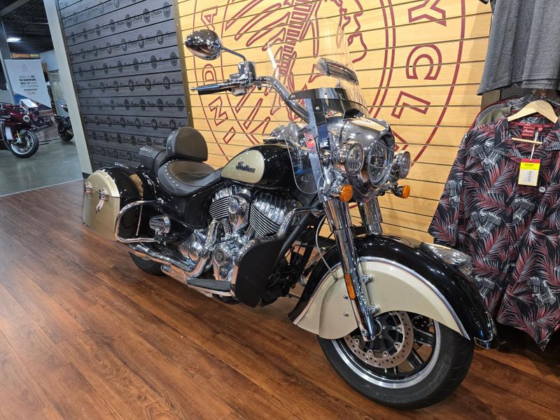 Used 2021 Indian Motorcycle Springfield Image 2