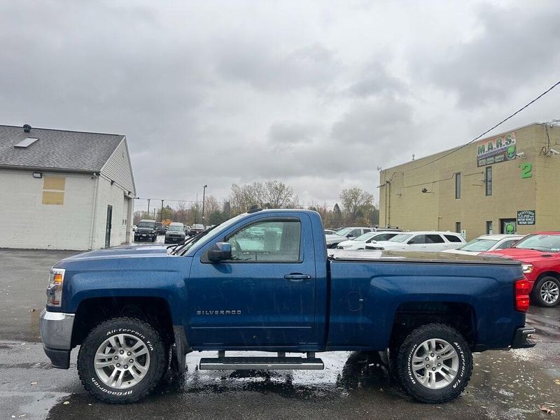 2017 Chevrolet Silverado 1500 LT photo 2