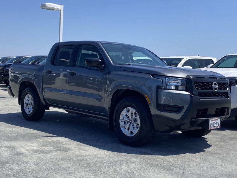 Used 2025 Nissan Frontier SImage 2