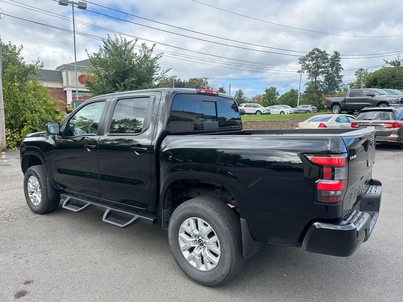 2023 Nissan Frontier SV photo 8