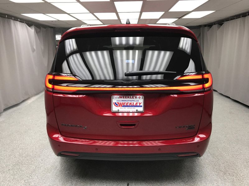 2025 Chrysler Pacifica LimitedImage 11