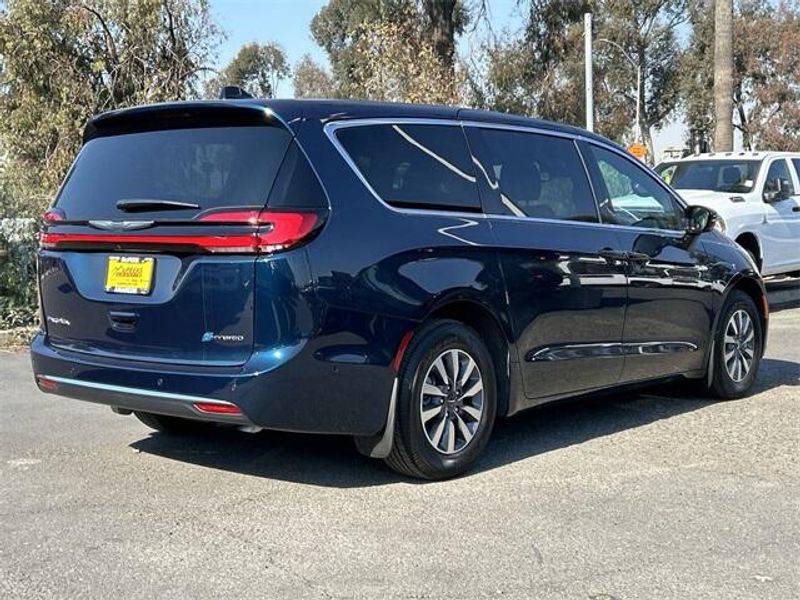 2025 Chrysler Pacifica Plug-in Hybrid SelectImage 12