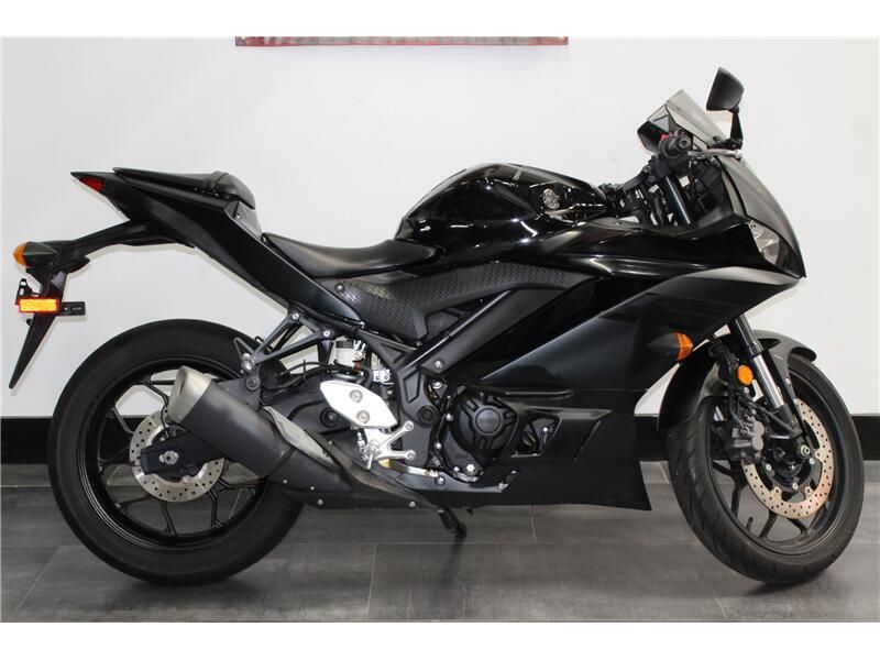 Used 2021 Yamaha YZF-R3 Image 1