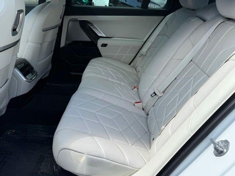 Used 2024 BMW i7 xDrive60Image 31
