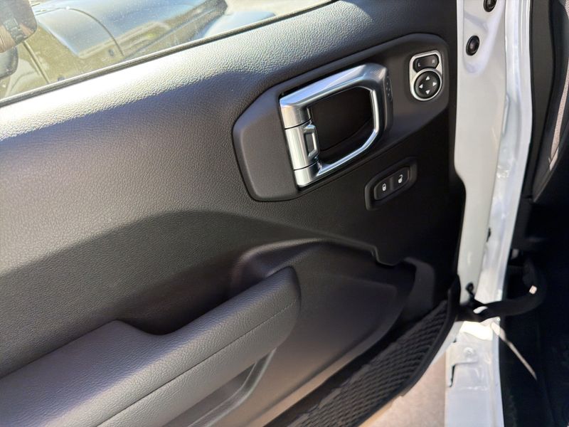 New 2026 Jeep Wrangler 4-door Sport SImage 17