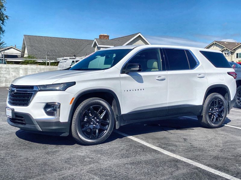 Used 2022 Chevrolet Traverse LSImage 2
