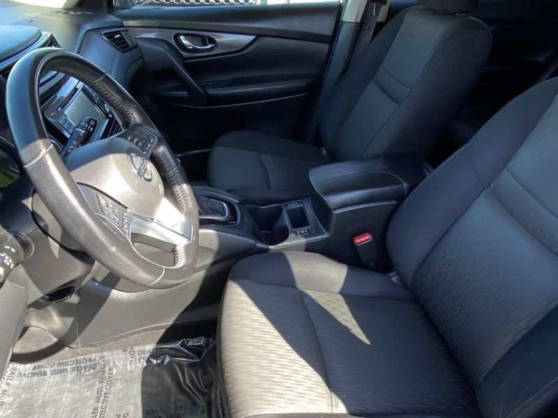 Used 2017 Nissan Rogue SVImage 16