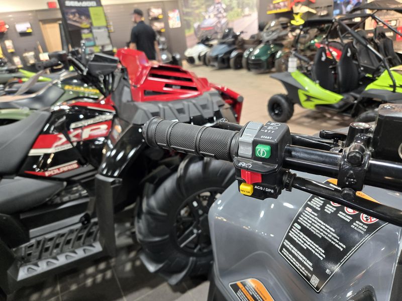 2025 Can-Am OULANDER 700 GRANITE GRAY Image 17
