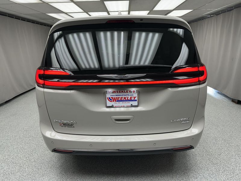 Used 2021 Chrysler Pacifica LimitedImage 11