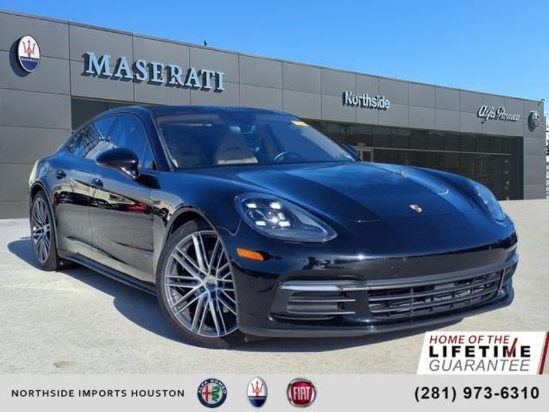 2017 Porsche Panamera BaseImage 1