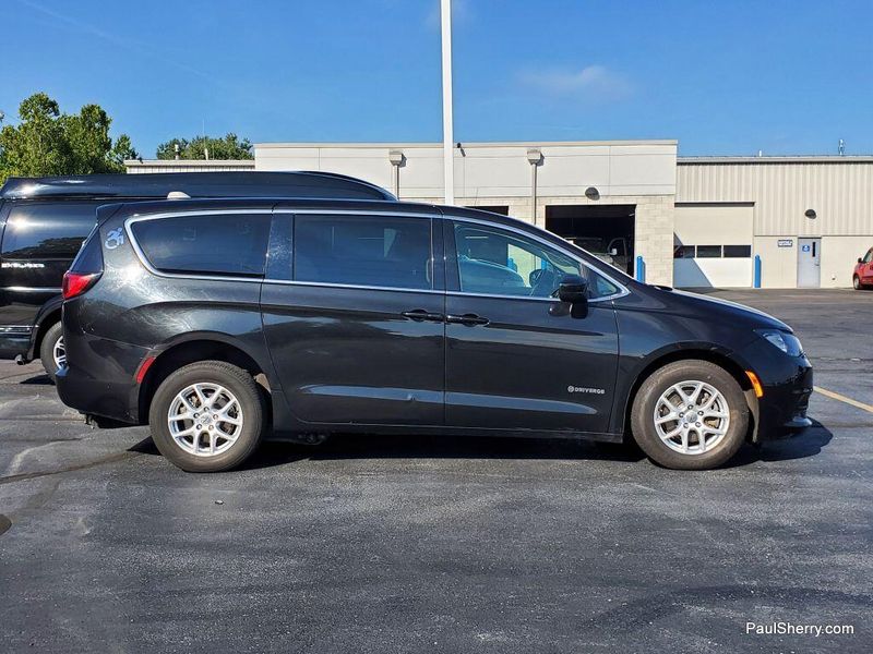 Used 2023 Chrysler Voyager LXImage 9
