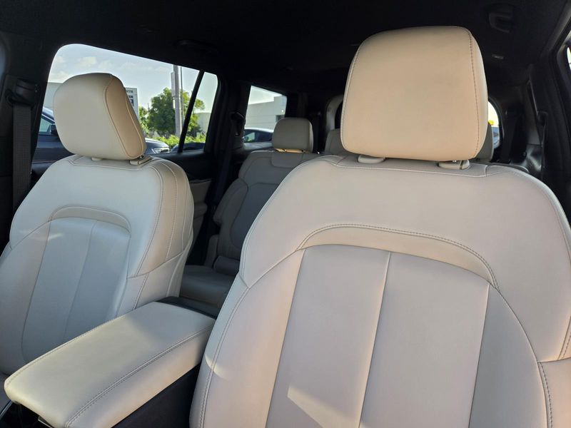 Used 2023 Jeep Grand Cherokee L Limited 4x2