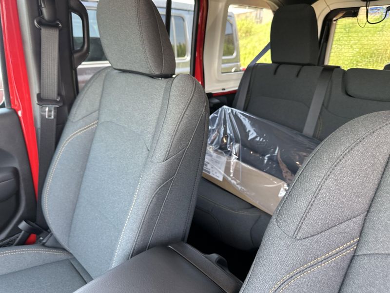 New 2025 Jeep Wrangler 4-door Sport SImage 24