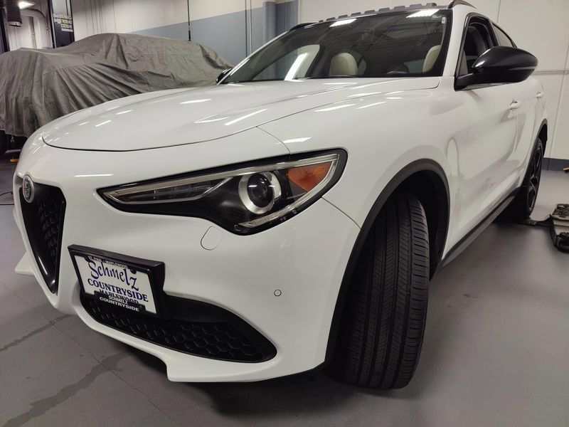 Used 2019 Alfa Romeo Stelvio Ti Nero AWD w/Sunroof/NavImage 9