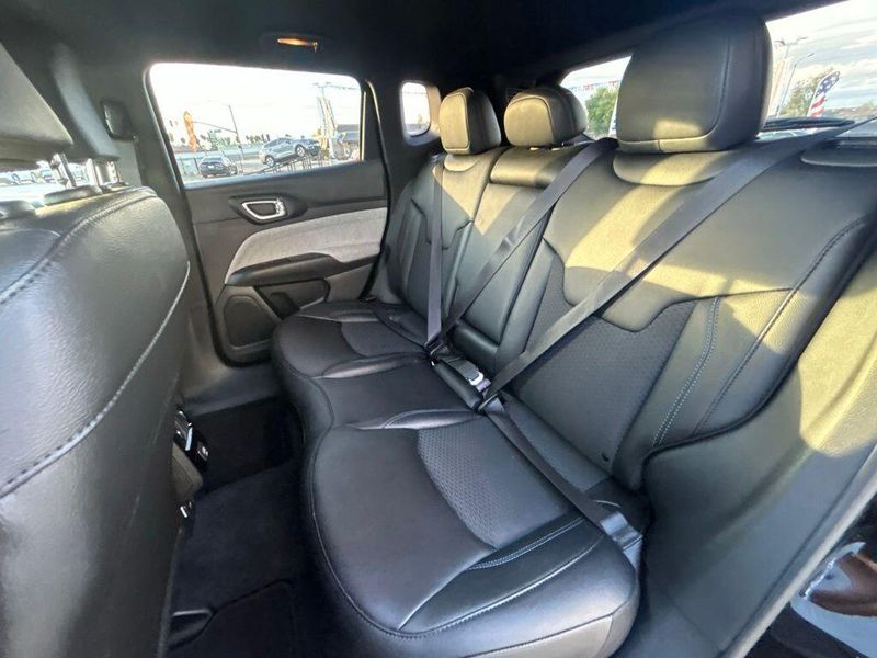 Used 2025 Jeep Compass LatitudeImage 9