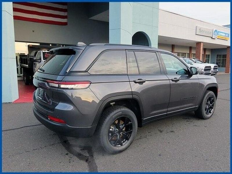 2025 Jeep Grand Cherokee Altitude XImage 7