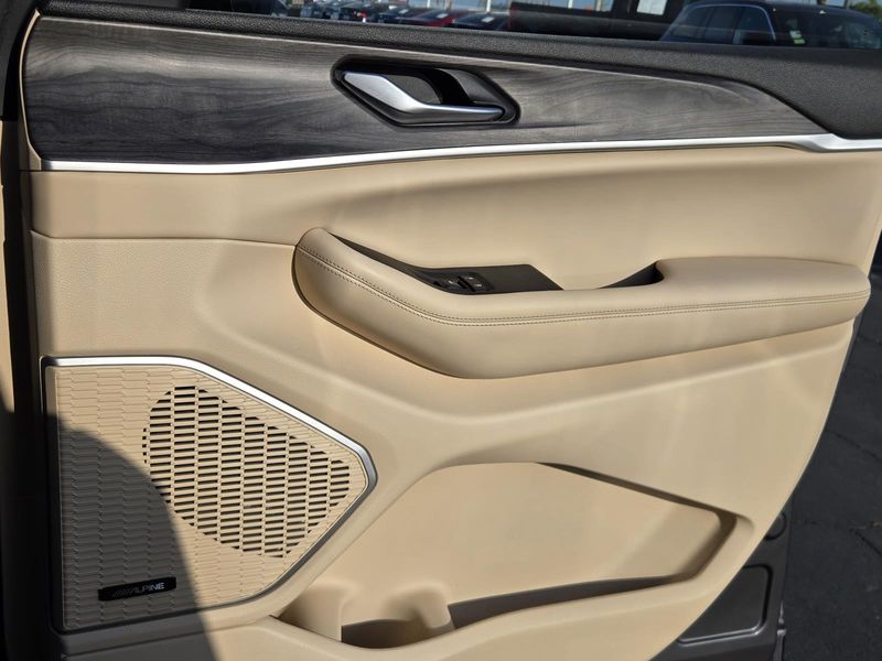 Used 2023 Jeep Grand Cherokee L Limited 4x2