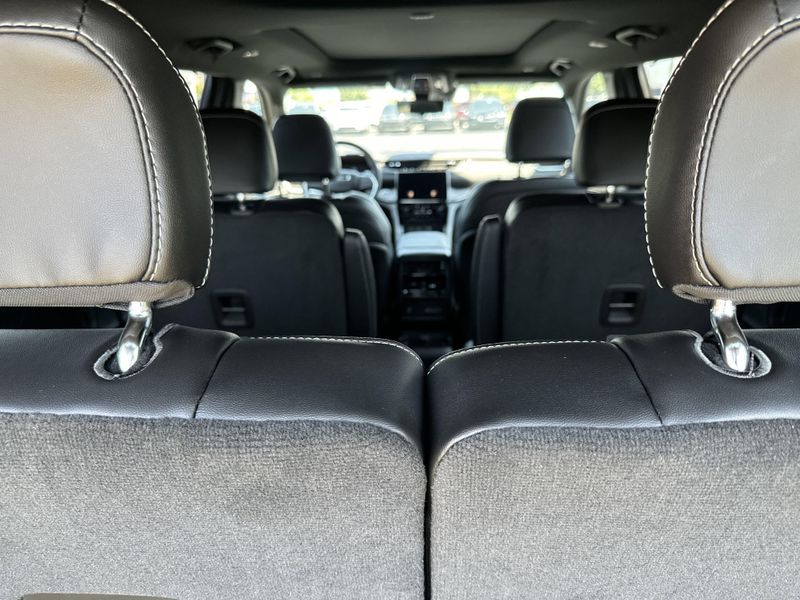 New 2025 Jeep Grand Cherokee L Limited 4x4Image 14