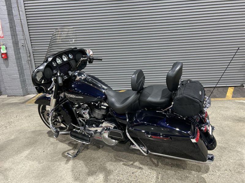 Used 2019 Harley-Davidson STREET GLIDE Image 21