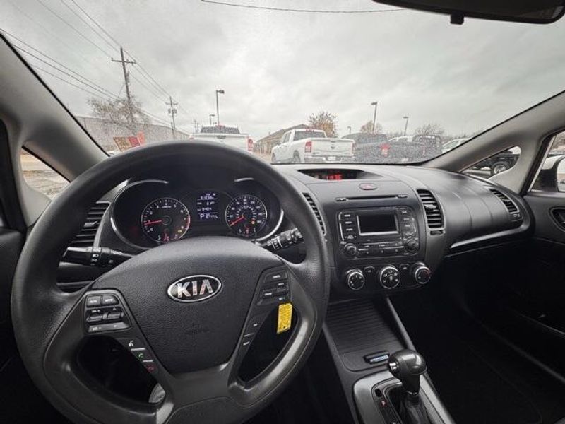 Used 2016 Kia Forte LXImage 8